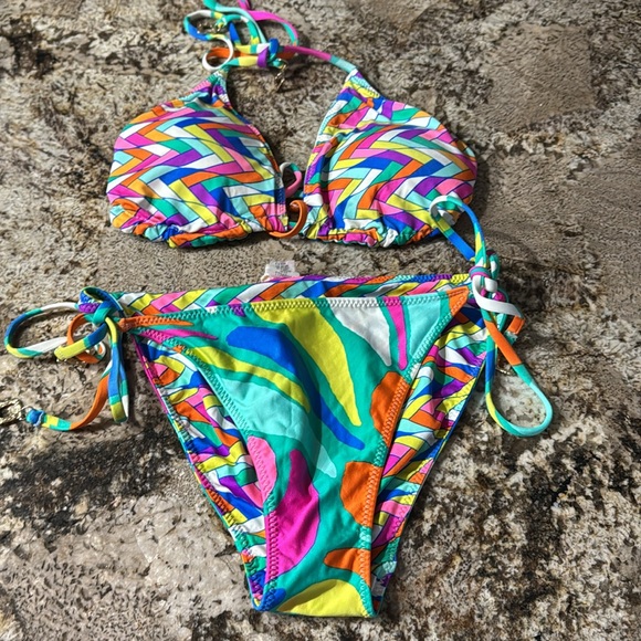 Trina Turk 2-pc reversible swimsuit size 10, like new condition worn once. - Picture 3 of 3